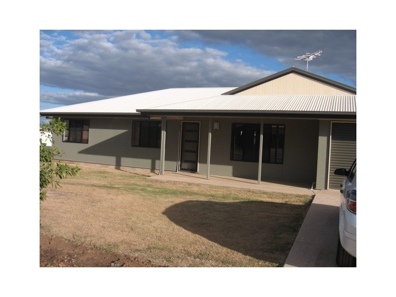1/4 Charlton Street, Emerald QLD 4720