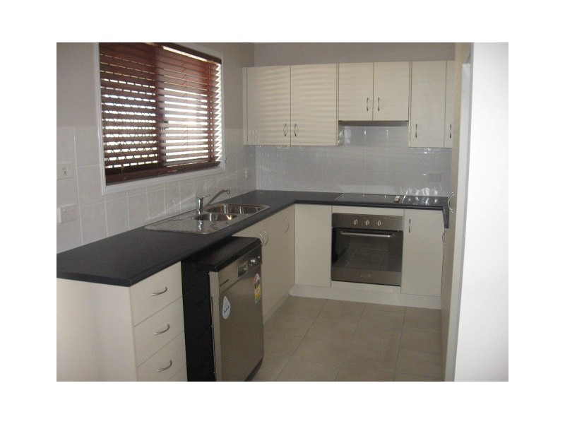 1/4 Charlton Street, Emerald QLD 4720