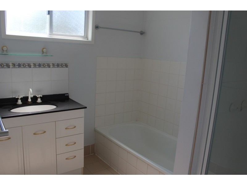 2 Pryor Place, Emerald QLD 4720