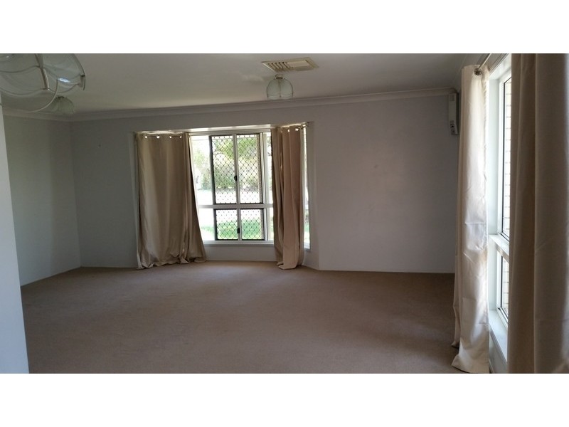 17 Cowan Cres, Emerald QLD 4720