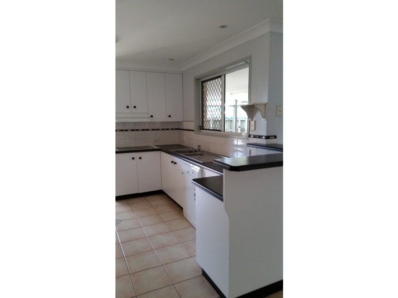 17 Cowan Cres, Emerald QLD 4720