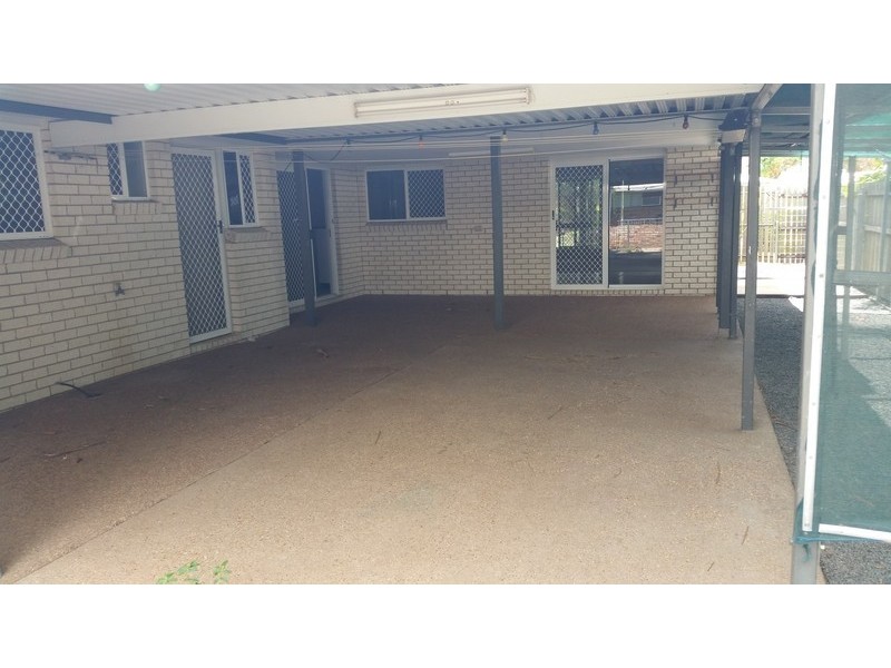 17 Cowan Cres, Emerald QLD 4720