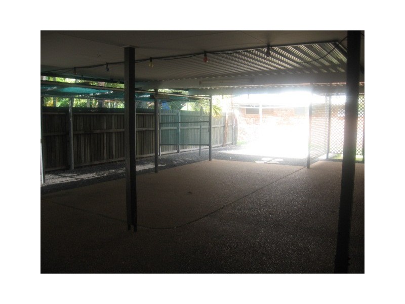 17 Cowan Cres, Emerald QLD 4720