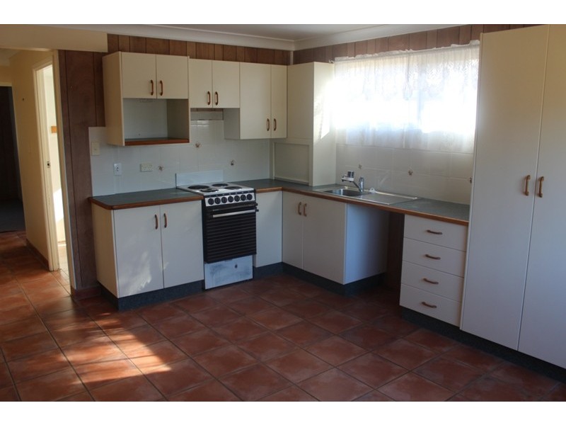 8 Morse Street, Emerald QLD 4720