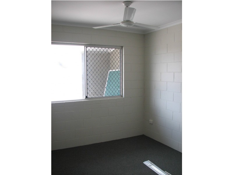 2/15 Baker Street, Emerald QLD 4720