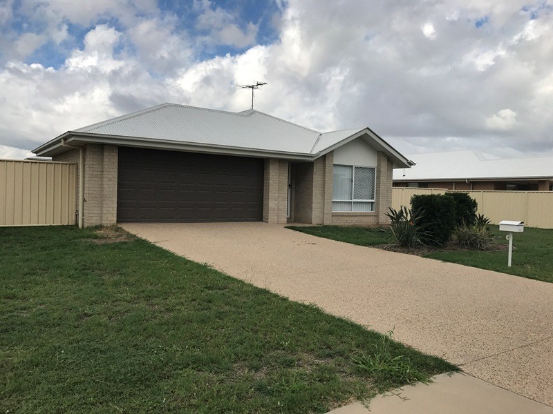 19 Scenic Drive, Emerald QLD 4720