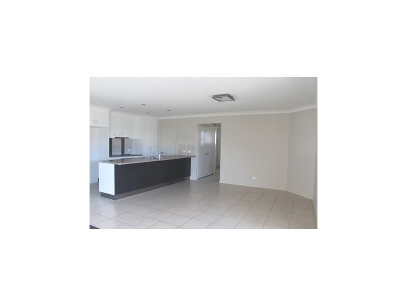 7 Mitchell Street, Emerald QLD 4720