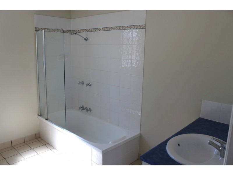 1/32 Gene Street, Emerald QLD 4720