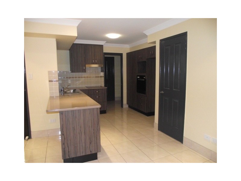 2/70 Long Street, Emerald QLD 4720