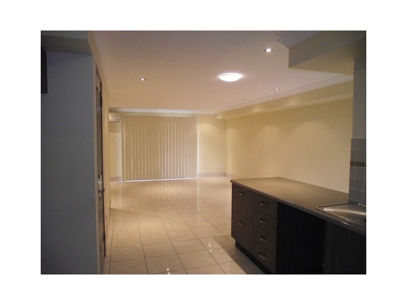 2/70 Long Street, Emerald QLD 4720
