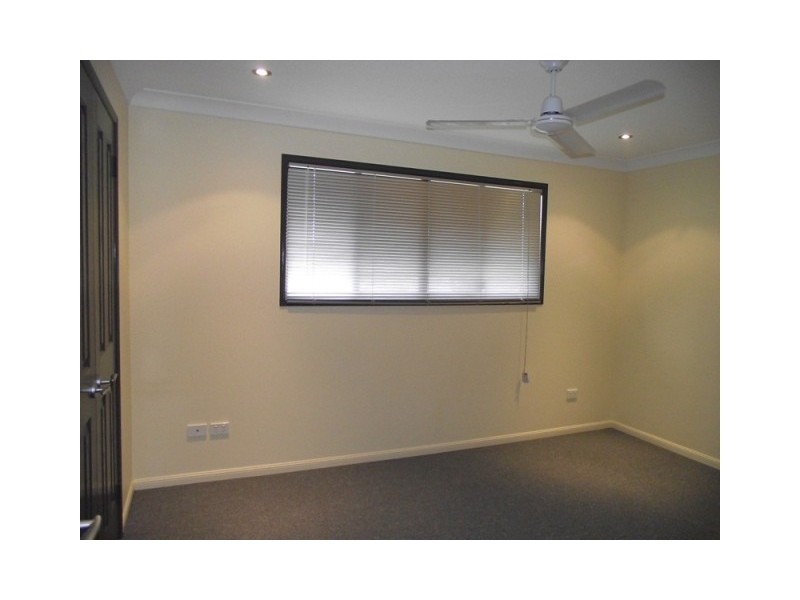 2/70 Long Street, Emerald QLD 4720