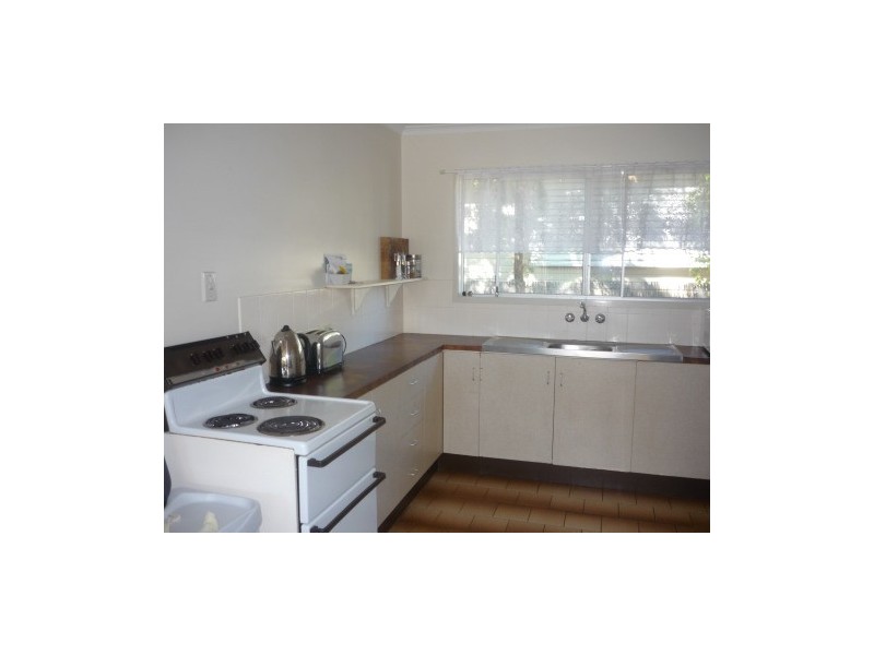 1/20 Martin Place, Emerald QLD 4720
