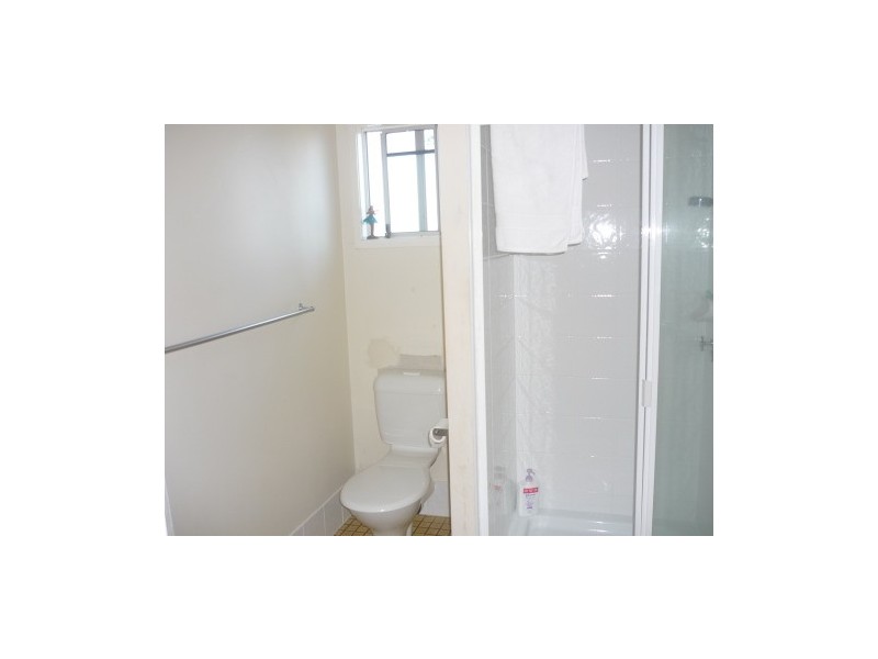 1/20 Martin Place, Emerald QLD 4720