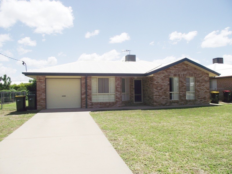2 Kaitlyn Place, Emerald QLD 4720