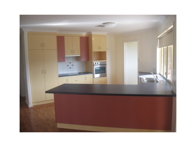 2 Kaitlyn Place, Emerald QLD 4720