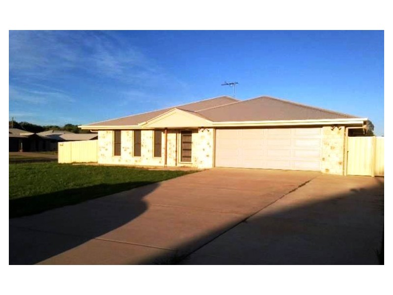 10 Bluegums Drive, Emerald QLD 4720