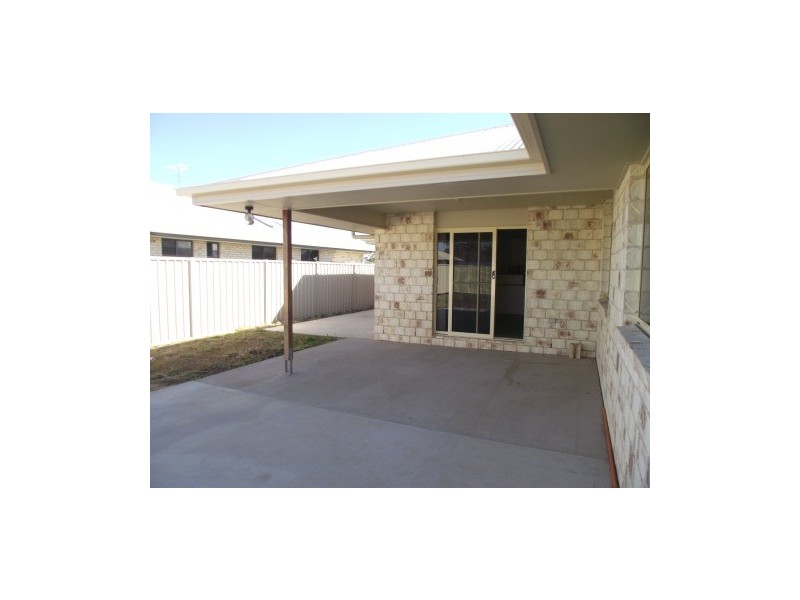 10 Bluegums Drive, Emerald QLD 4720