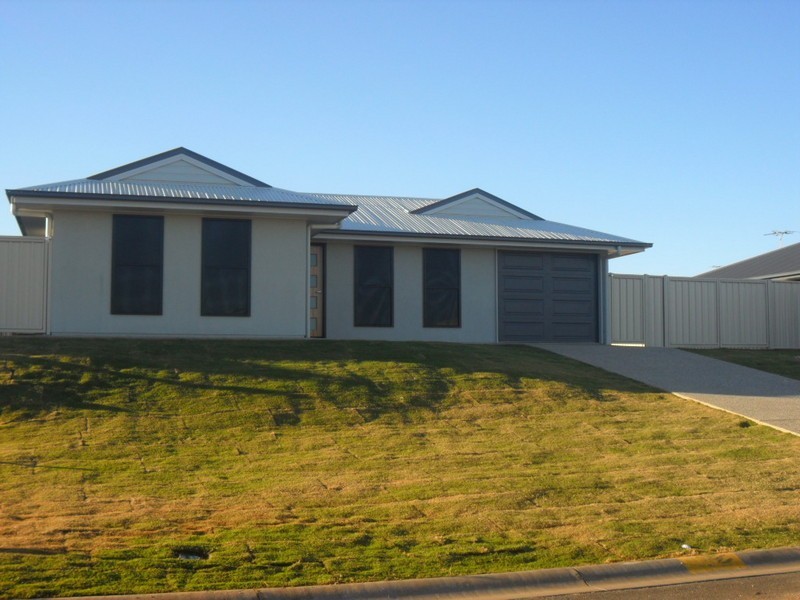 8 Scenic Drive, Emerald QLD 4720