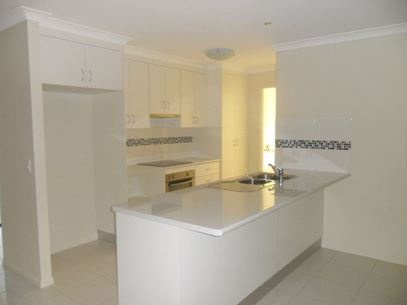 8 Scenic Drive, Emerald QLD 4720