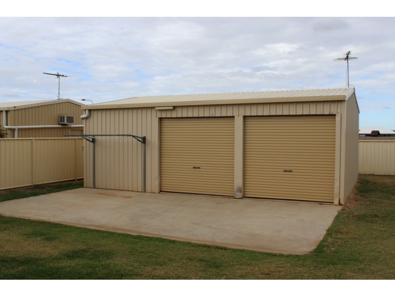 51 Mayfair Drive, Emerald QLD 4720