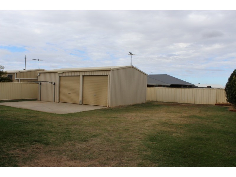 51 Mayfair Drive, Emerald QLD 4720