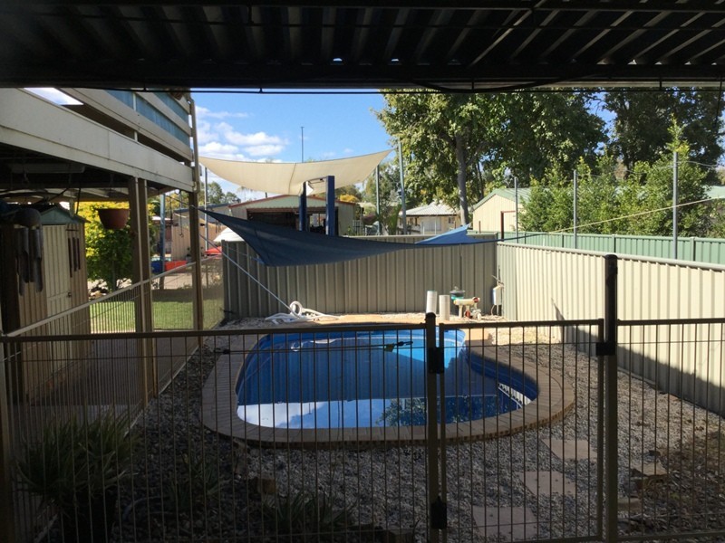 10 Saffola Place, Emerald QLD 4720