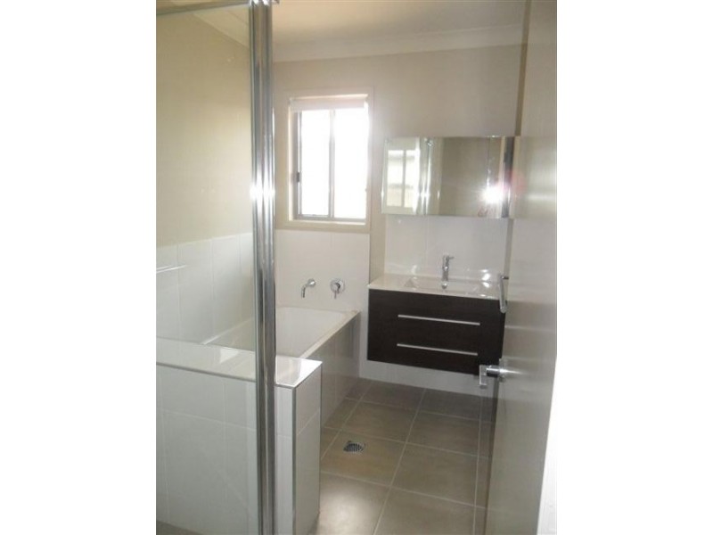 16 Newman Drive, Emerald QLD 4720