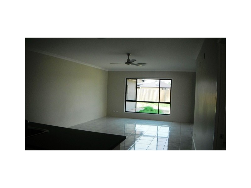 2/15 Paperbark, Emerald QLD 4720