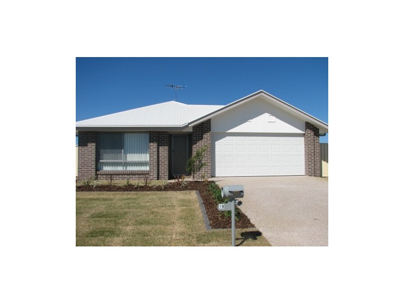 19 Lakeside Drive, Emerald QLD 4720