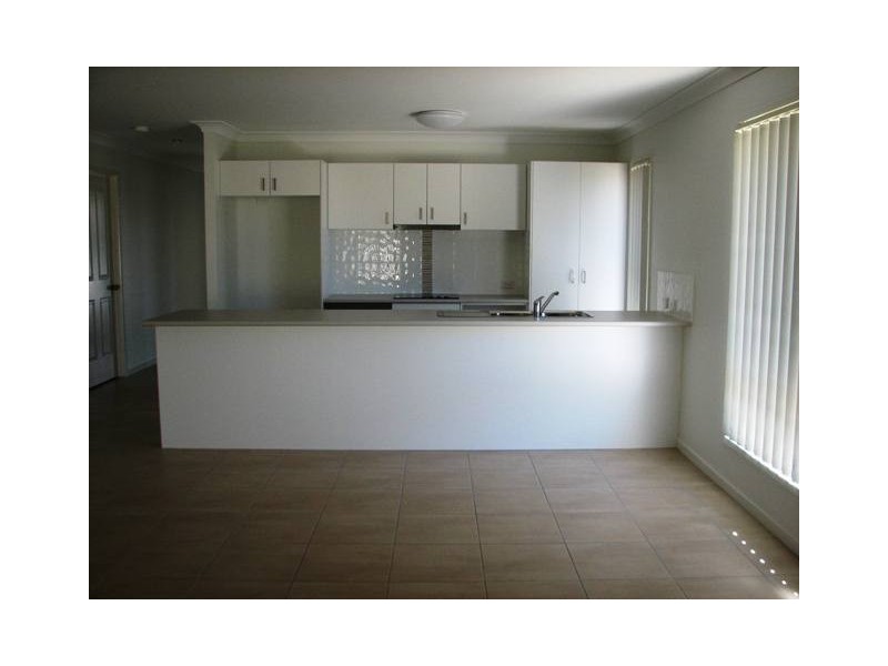 19 Lakeside Drive, Emerald QLD 4720