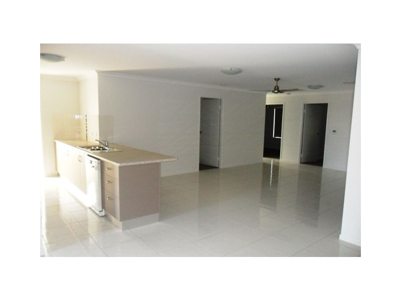 5 Singleton Court, Emerald QLD 4720
