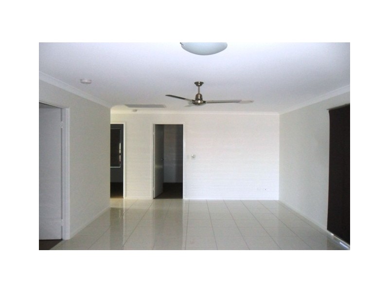 5 Singleton Court, Emerald QLD 4720