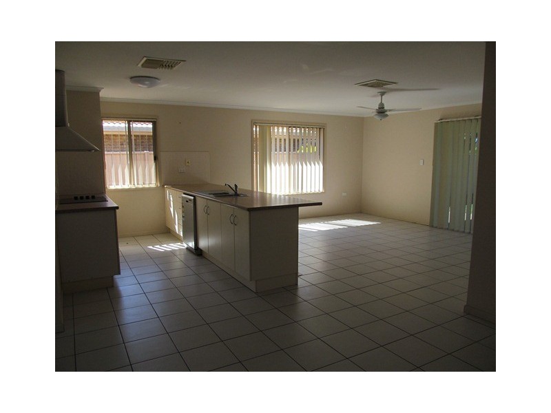 10 Forest Lane, Emerald QLD 4720