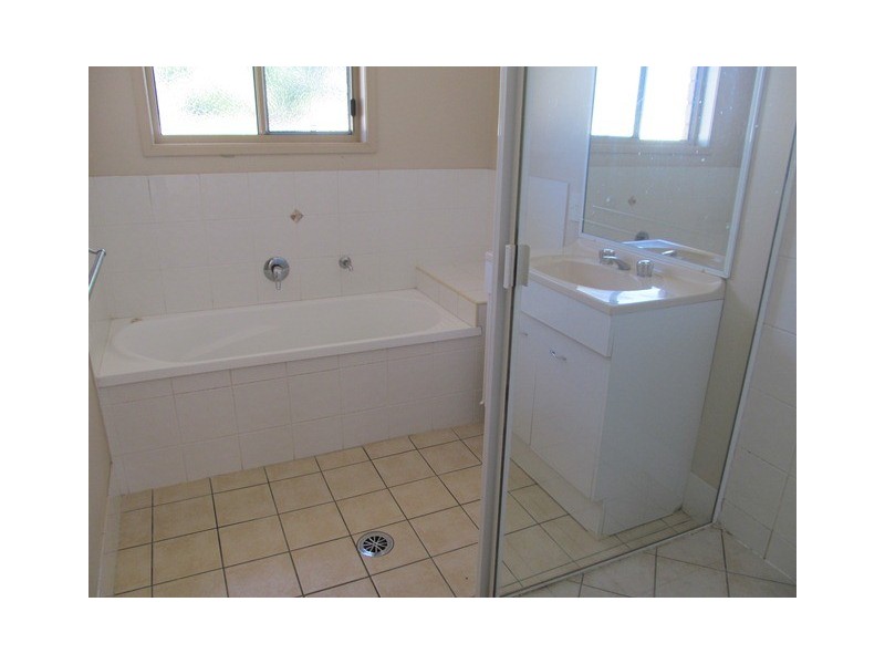 10 Forest Lane, Emerald QLD 4720