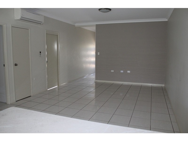 2/17 Mooney Cresent, Emerald QLD 4720