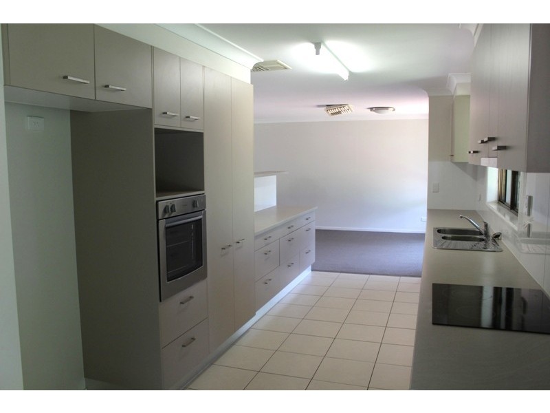 7 Gilbert Place, Emerald QLD 4720