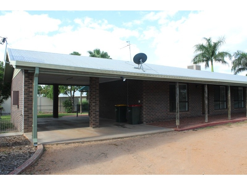 7 Gilbert Place, Emerald QLD 4720