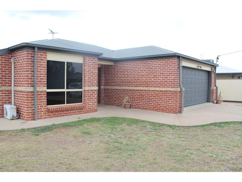 18 Vicki Close, Emerald QLD 4720