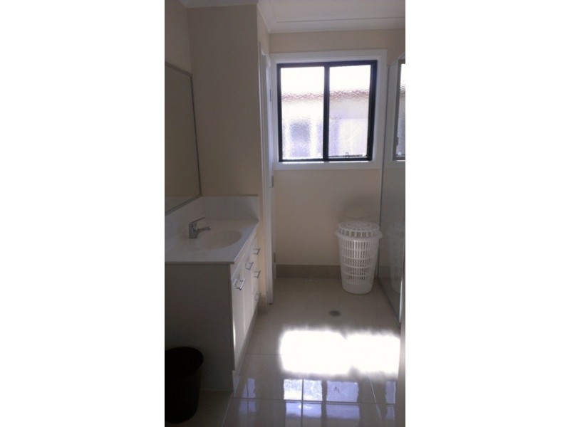 Unit B/79 Roberts Street, Emerald QLD 4720