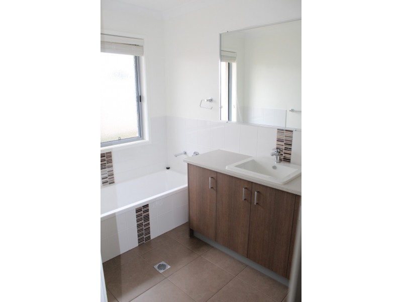 13 Singleton Court, Emerald QLD 4720