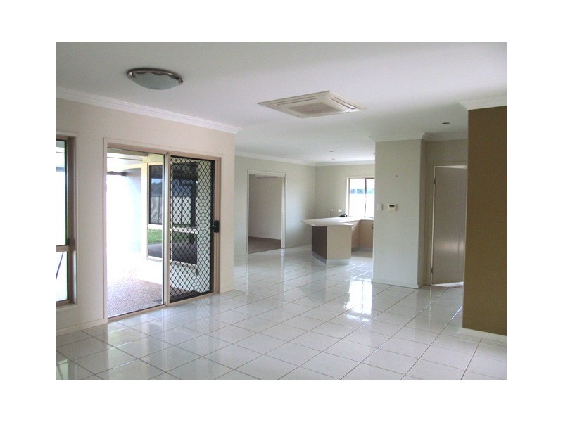 37 Mayfair Drive, Emerald QLD 4720