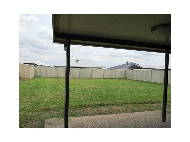 37 Mayfair Drive, Emerald QLD 4720
