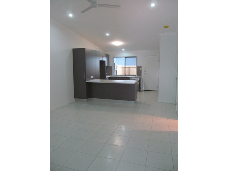 13/8 Hillcrest Street, Emerald QLD 4720