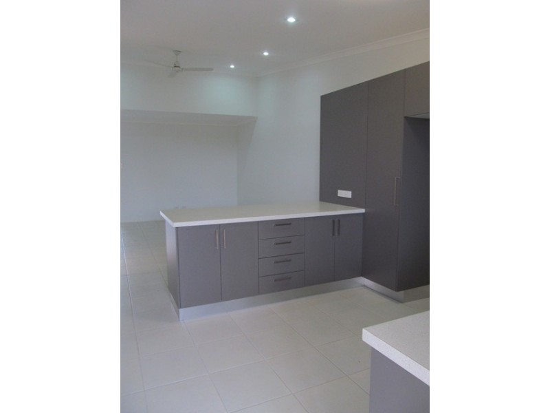 13/8 Hillcrest Street, Emerald QLD 4720