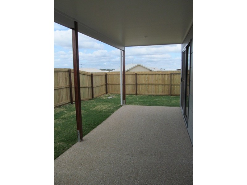 13/8 Hillcrest Street, Emerald QLD 4720