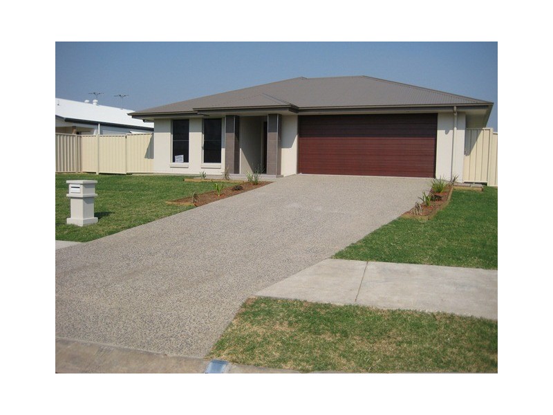 12 Newman Drive, Emerald QLD 4720