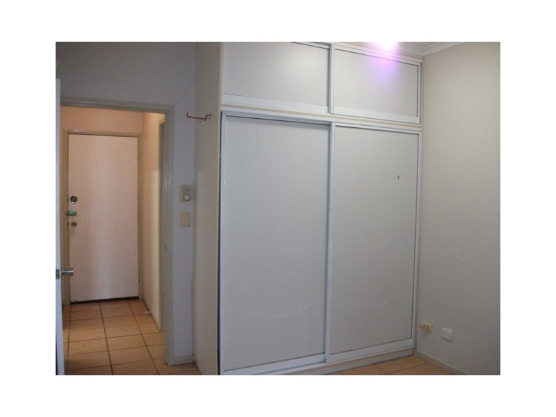 Unit 1 4 Andrea Pl, Emerald QLD 4720