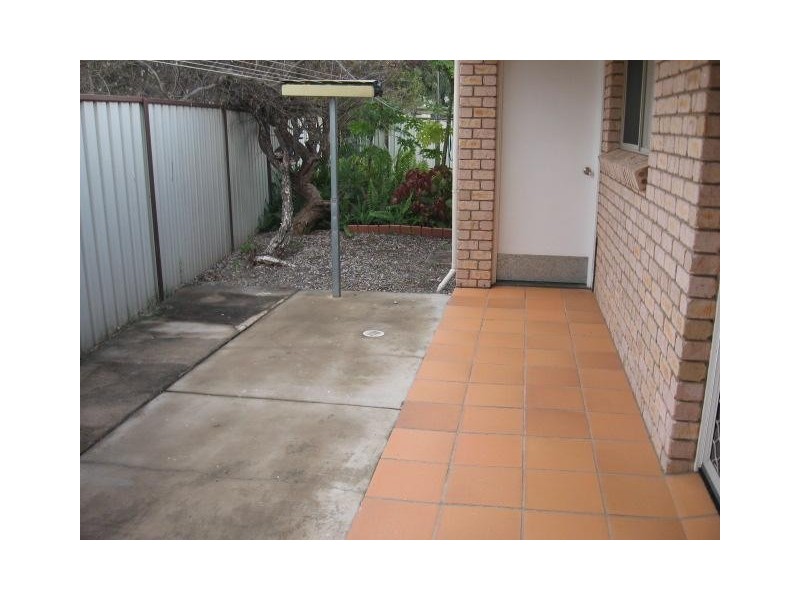 Unit 1 4 Andrea Pl, Emerald QLD 4720