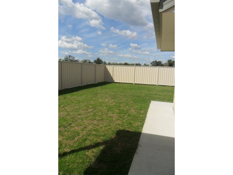 154 Opal Street, Emerald QLD 4720