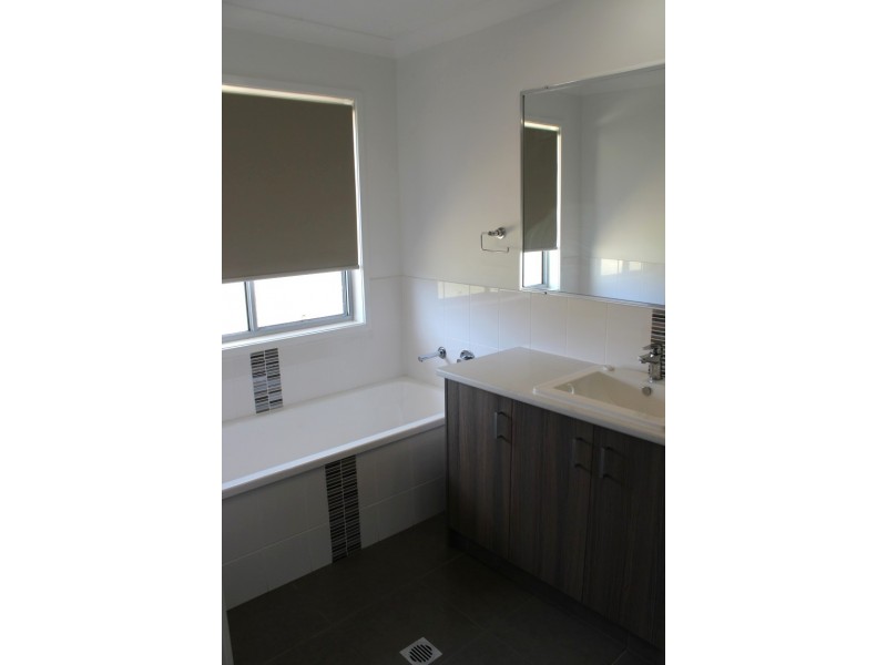 87 Loch Street, Emerald QLD 4720